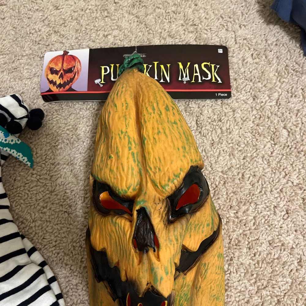 Rubie’s scary pumpkin latex mask nwt